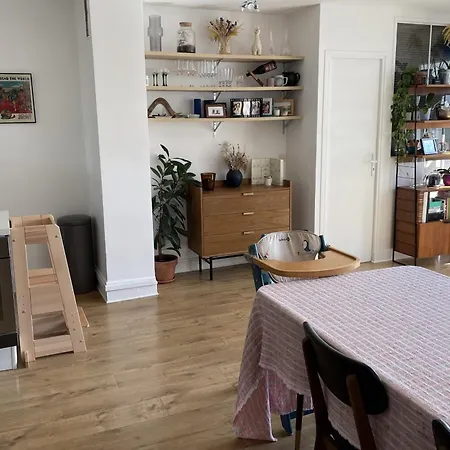 Charming Near La Apartment *